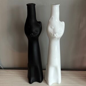 Black and‎ White Cat-Shaped Rheinhessen Bottles
